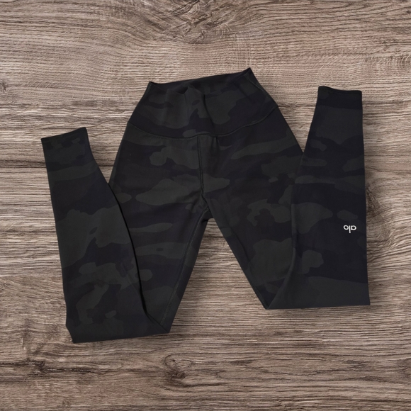 ALO Yoga Womens Dark Camouflage Leggings - Picture 4 of 6